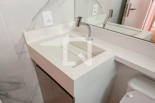 Banheiro de apartamento à venda com 2 quartos, 57m² em Padroeira, Osasco