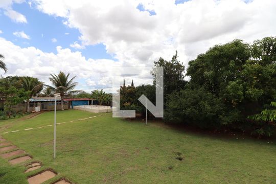 Quintal de casa para alugar com 6 quartos, 1750m² em Setor Habitacional Arniqueira (águas Claras), Brasília