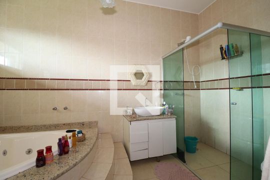 Banheiro da Suíte Master de casa para alugar com 6 quartos, 1750m² em Setor Habitacional Arniqueira (águas Claras), Brasília