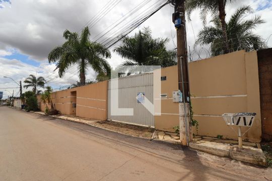 Fachada de casa para alugar com 6 quartos, 1750m² em Setor Habitacional Arniqueira (águas Claras), Brasília