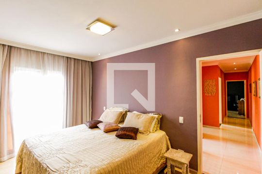 Suíte de casa para alugar com 3 quartos, 380m² em Santo Amaro, São Paulo