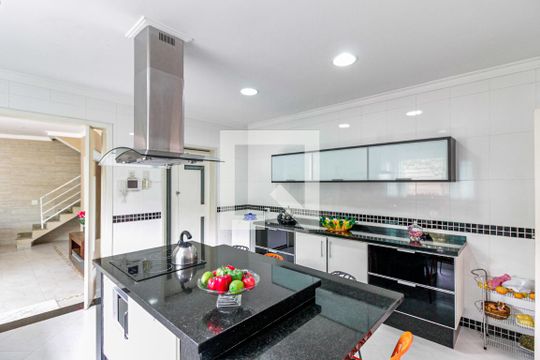 Cozinha de casa para alugar com 3 quartos, 380m² em Santo Amaro, São Paulo