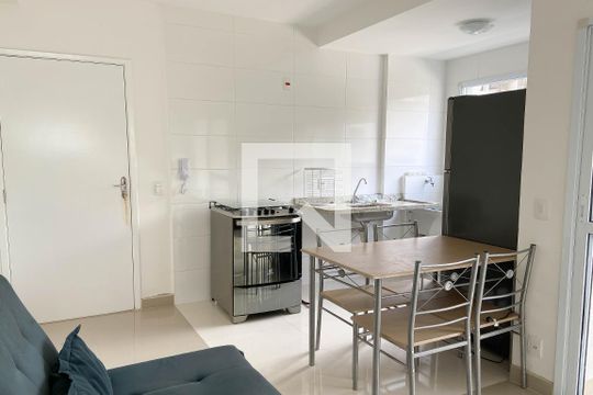 Sala de apartamento para alugar com 1 quarto, 37m² em Vila Osasco, Osasco
