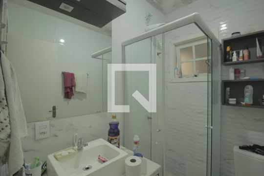 Banheiro de casa à venda com 2 quartos, 65m² em Harmonia, Canoas