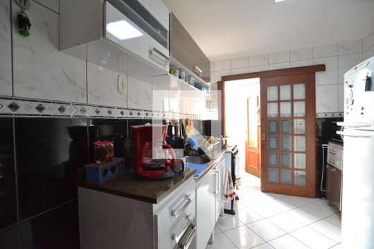 Cozinha de apartamento à venda com 3 quartos, 80m² em Cristal, Porto Alegre
