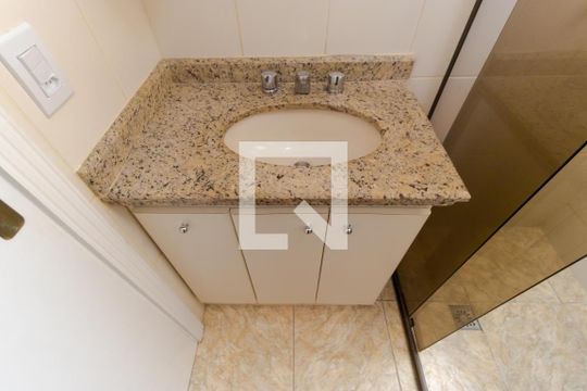 Banheiro da Suíte de apartamento para alugar com 3 quartos, 90m² em Chácara Cneo, Campinas
