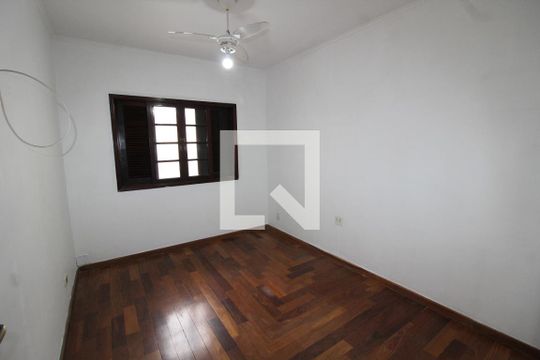 Quarto 2 de casa para alugar com 2 quartos, 160m² em Vila Lúcia, São Paulo