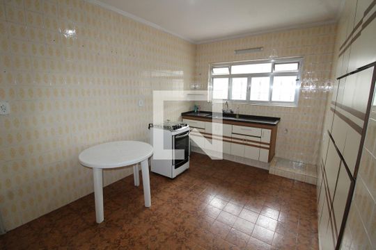 Cozinha de casa para alugar com 2 quartos, 160m² em Vila Lúcia, São Paulo