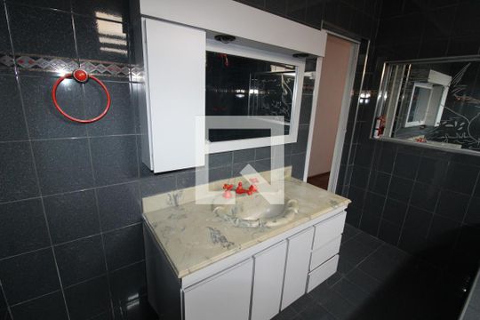 Banheiro Suite de casa para alugar com 2 quartos, 160m² em Vila Lúcia, São Paulo