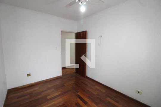 Quarto 2 de casa para alugar com 2 quartos, 160m² em Vila Lúcia, São Paulo