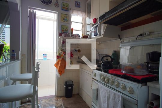 Cozinha de apartamento à venda com 2 quartos, 65m² em Independência, Porto Alegre