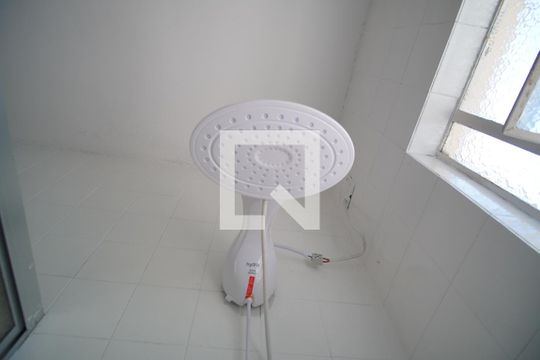 Banheiro de apartamento à venda com 2 quartos, 65m² em Independência, Porto Alegre