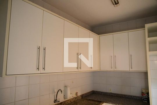 Cozinha de casa de condomínio para alugar com 2 quartos, 107m² em Granja Viana, Cotia