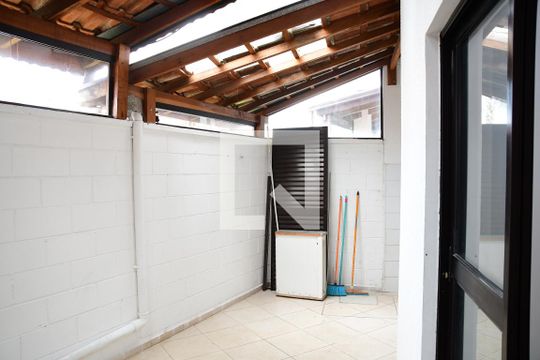 Quintal de casa de condomínio para alugar com 2 quartos, 107m² em Granja Viana, Cotia
