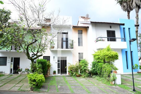 Fachada de casa de condomínio para alugar com 2 quartos, 107m² em Granja Viana, Cotia