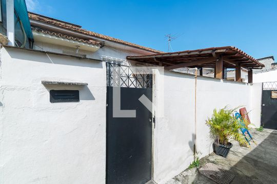 Entrada do imóvel de apartamento para alugar com 2 quartos, 75m² em Cordovil, Rio de Janeiro