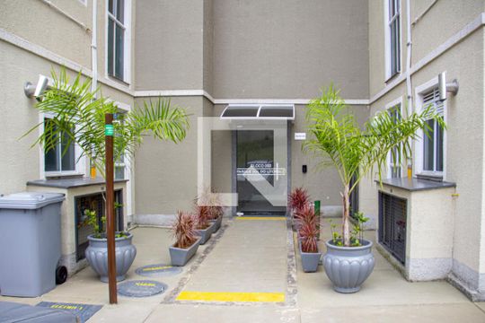 Fachada do bloco de apartamento para alugar com 2 quartos, 42m² em Vila Lage, São Gonçalo