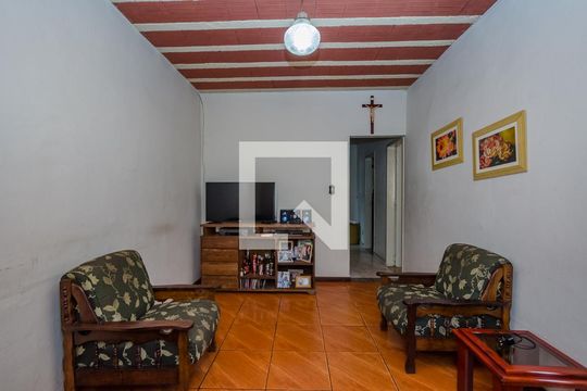 Sala 1 de casa à venda com 2 quartos, 200m² em João Pinheiro, Belo Horizonte