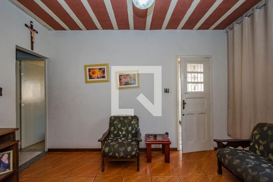 Sala 1 de casa à venda com 2 quartos, 200m² em João Pinheiro, Belo Horizonte