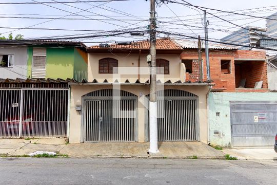 Fachada de casa à venda com 3 quartos, 200m² em Santo Amaro, São Paulo