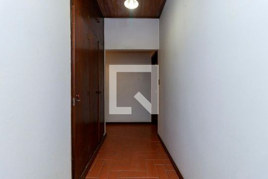 Corredor de casa à venda com 3 quartos, 200m² em Santo Amaro, São Paulo