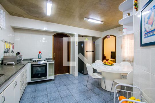 Cozinha de casa à venda com 4 quartos, 400m² em Vila Bastos, Santo André