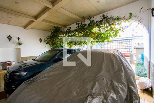 Garagem de casa à venda com 4 quartos, 400m² em Vila Bastos, Santo André