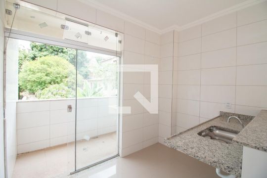 Cozinha de apartamento para alugar com 2 quartos, 54m² em Novo Horizonte, Betim
