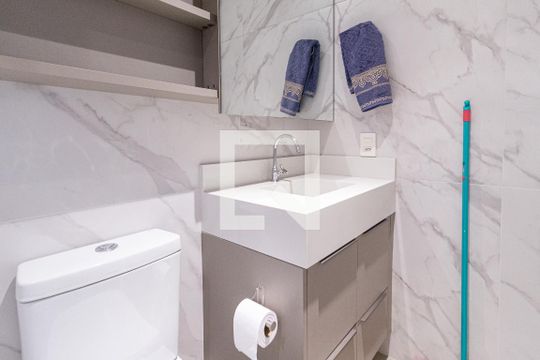Banheiro da suíte de apartamento à venda com 2 quartos, 64m² em Continental, Osasco