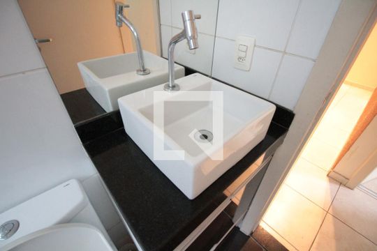 Banheiro Social de apartamento à venda com 3 quartos, 75m² em Santa Rosa, Belo Horizonte