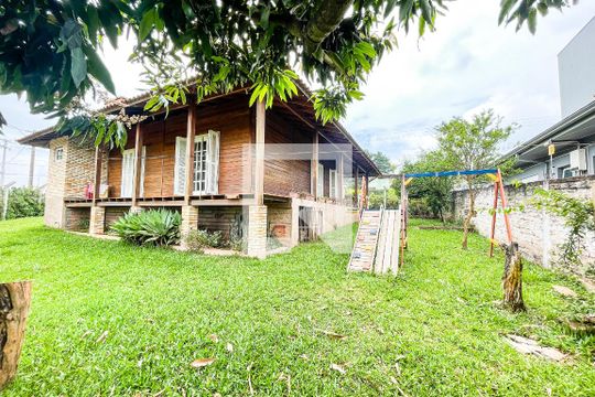 Área externa de casa à venda com 2 quartos, 165m² em Santo Andre, São Leopoldo