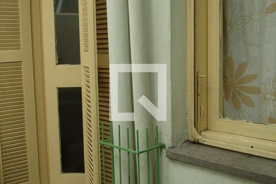 Quintal de kitnet/studio à venda com 1 quarto, 38m² em Santana, Porto Alegre