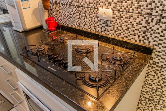 Cozinha de casa de condomínio à venda com 3 quartos, 129m² em Piqueri, São Paulo