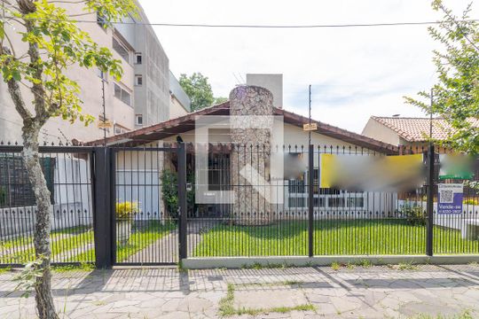 Fachada de casa à venda com 3 quartos, 215m² em Sarandi, Porto Alegre