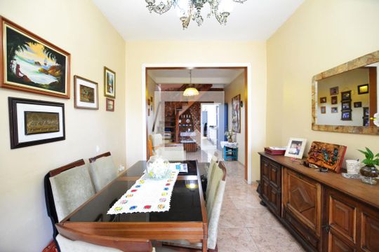 Sala Dois Ambientes de casa à venda com 5 quartos, 200m² em Vila Joao Pessoa, Porto Alegre
