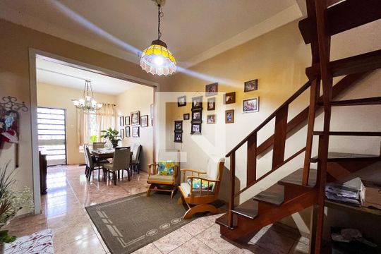Sala Dois Ambientes de casa à venda com 5 quartos, 200m² em Vila Joao Pessoa, Porto Alegre