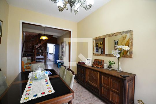 Sala Dois Ambientes de casa à venda com 5 quartos, 200m² em Vila Joao Pessoa, Porto Alegre