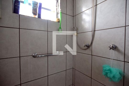 Banheiro da Suíte 2 de casa à venda com 5 quartos, 200m² em Vila Joao Pessoa, Porto Alegre