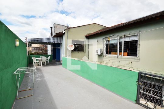 Varanda de casa à venda com 5 quartos, 200m² em Vila Joao Pessoa, Porto Alegre