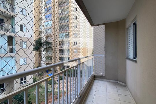 Varanda de apartamento para alugar com 2 quartos, 72m² em Jardim Tupanci, Barueri