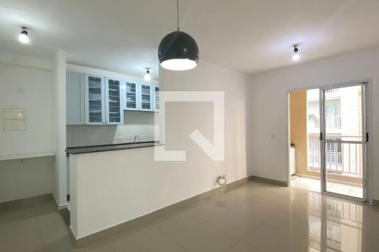 Apartamento para alugar com 2 quartos, 72m² em Jardim Tupanci, Barueri