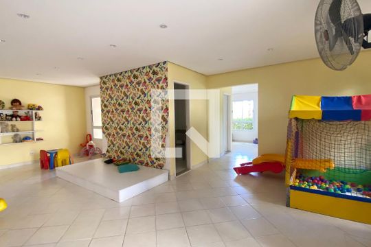 Brinquedoteca de apartamento para alugar com 2 quartos, 72m² em Jardim Tupanci, Barueri