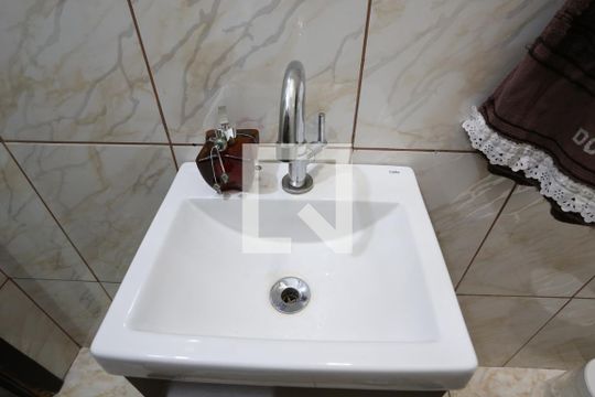 Lavabo de casa à venda com 4 quartos, 160m² em Vila Talarico, São Paulo