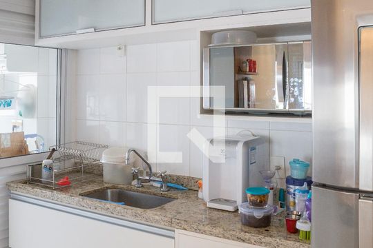 Cozinha de apartamento à venda com 2 quartos, 76m² em Vila Pompéia, São Paulo