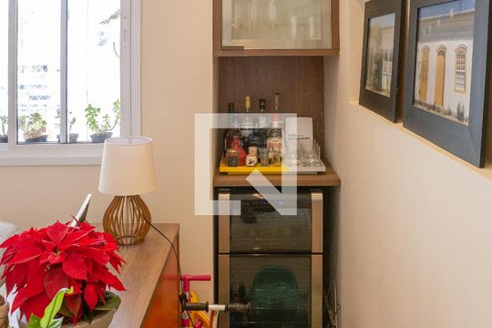 Sala de apartamento à venda com 2 quartos, 76m² em Vila Pompéia, São Paulo