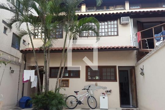 Casa à venda com 3 quartos, 200m² em Paciência, Rio de Janeiro