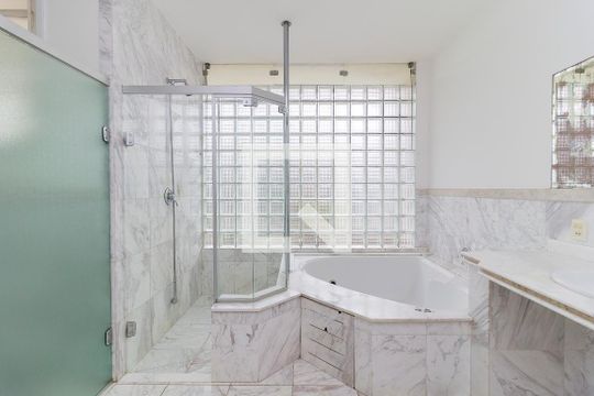 Banheiro da Suíte Principal de casa para alugar com 4 quartos, 550m² em Brooklin Paulista, São Paulo