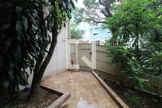 Entrada  de casa para alugar com 4 quartos, 160m² em Perdizes, São Paulo