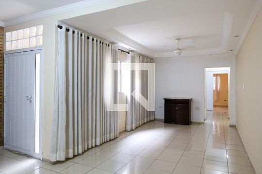Casa à venda com 3 quartos, 210m² em Parque Capuava, Santo André
