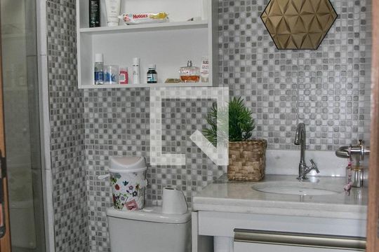 Banheiro de apartamento para alugar com 2 quartos, 52m² em Parque Bela Vista, Salvador